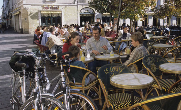 bicycle tours loire valley france Tours - Place Plumereau