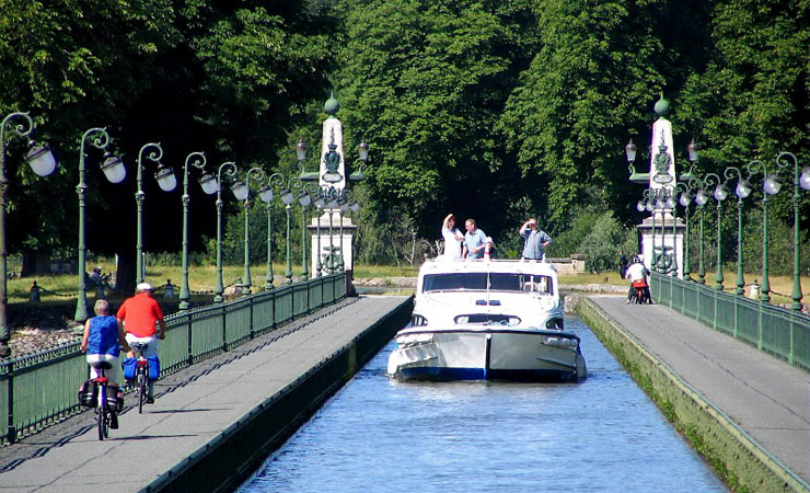 canal-bridge in Briare