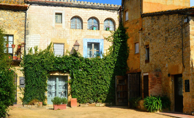 Peratallada - medieval square