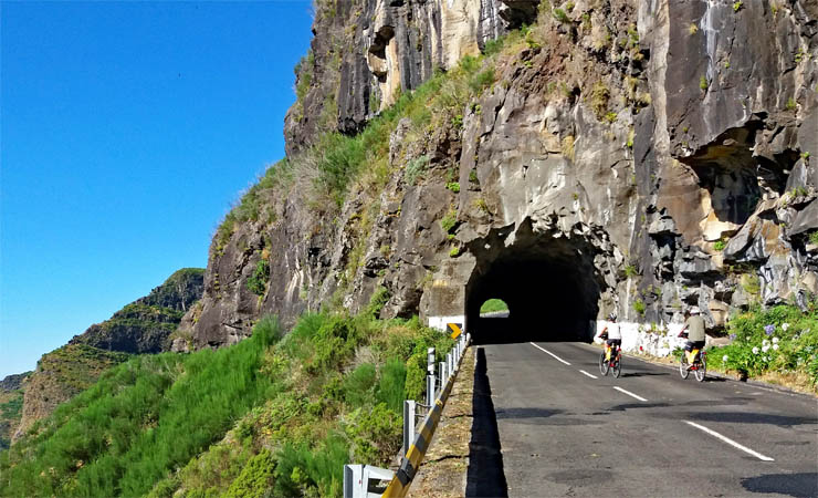 Towards Paúl da Serra plateau