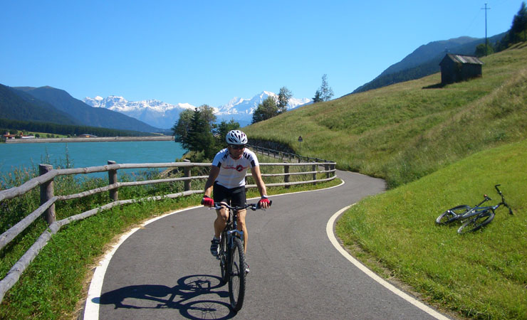 Cycle path at Lake Reschen