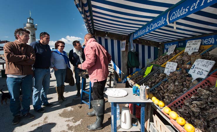 Cancale - oyster market