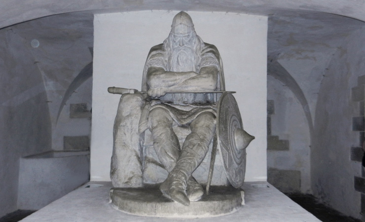 viking statue