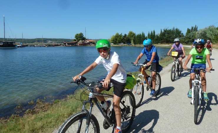 eurobike-suedtirol-fuer-familien-ufer-rdweg-familie-15